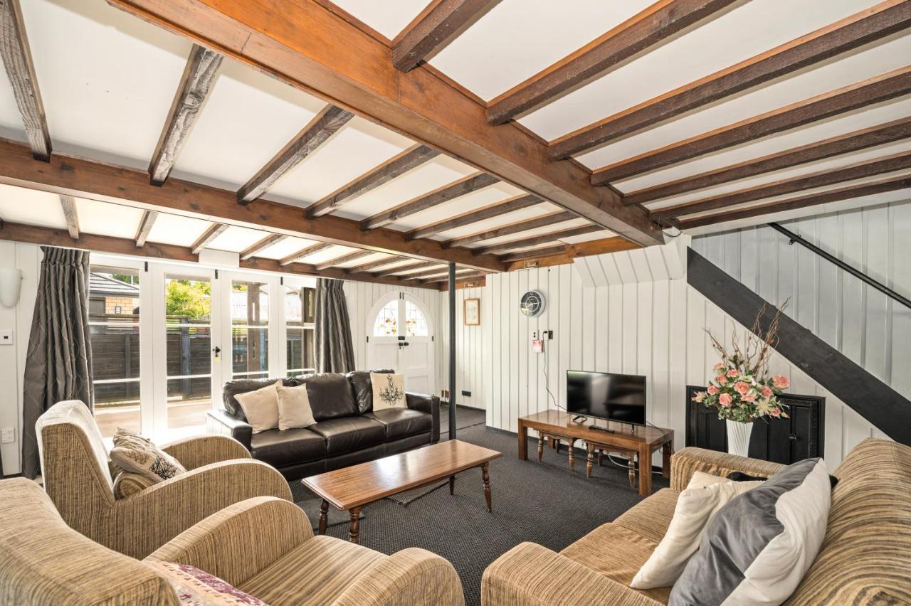 Springfield Rise Lodge - Rotorua Holiday Home Eksteriør bilde